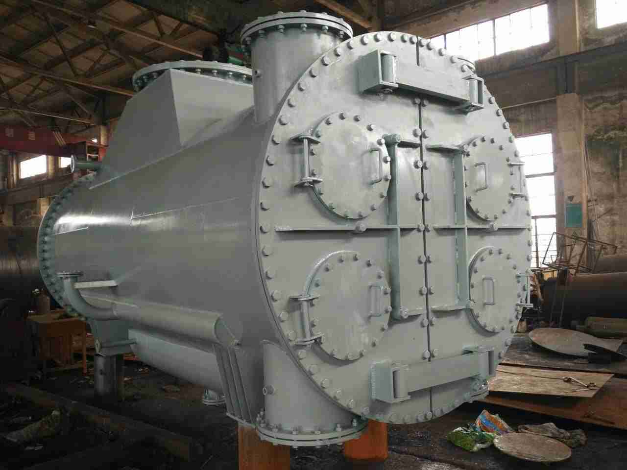 凝汽器結(jié)為單殼體、對分、單流程、表面式